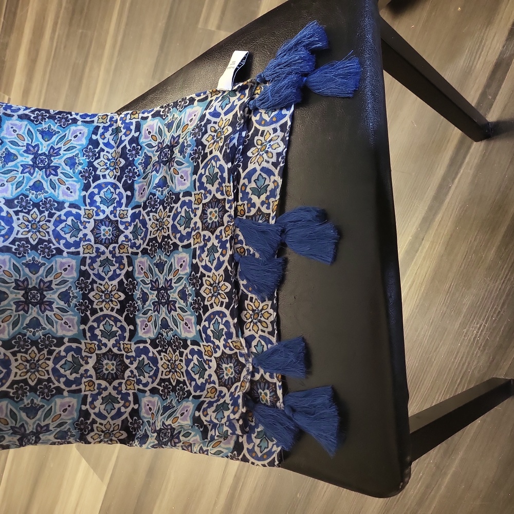 Vera Bradley Soft Fringe Scarf in Lisbon Medallion Cool